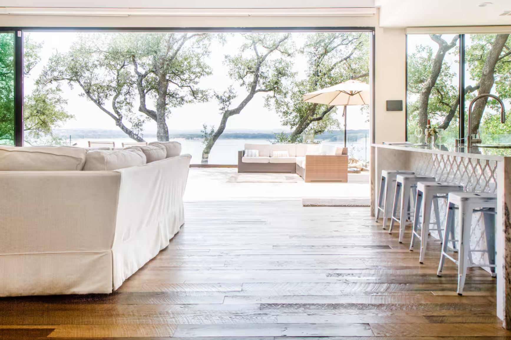Lake Travis Waterfront Retreat - Photo 3